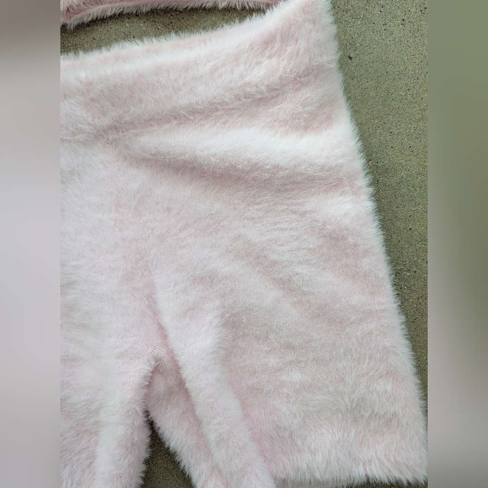 SKIMS Pink Fuzzy Lounge Short & Bralette Set - Picture 2 of 5